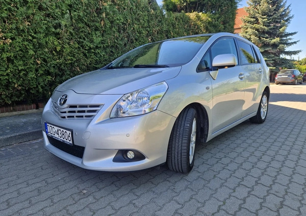 Toyota Verso cena 31800 przebieg: 200300, rok produkcji 2012 z Zgorzelec małe 92